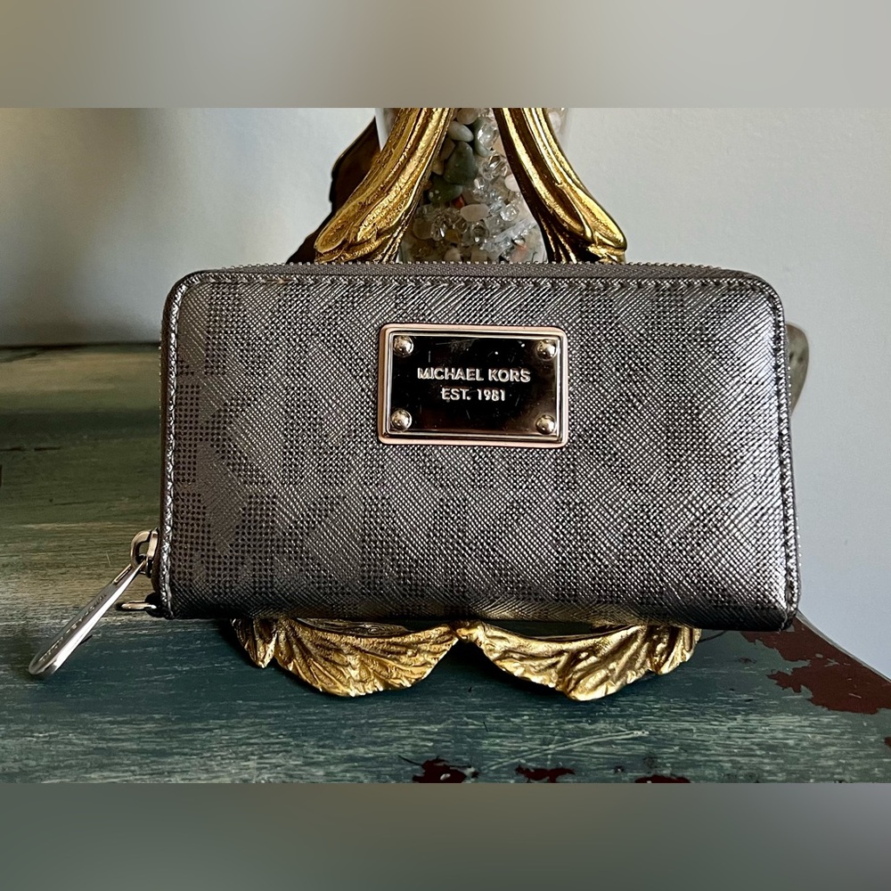 EUC- MICHAEL KORS- Metallic Logo Wallet